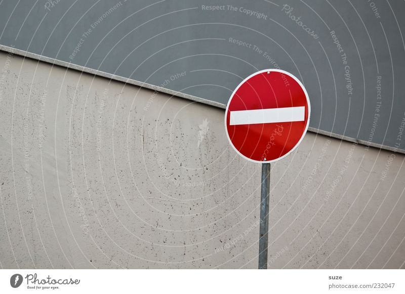 Kopfschmerz Mauer Wand Verkehr Verkehrszeichen Verkehrsschild Zeichen grau Einbahnstraße Warnschild Verbotsschild graphisch Farbfoto mehrfarbig Außenaufnahme