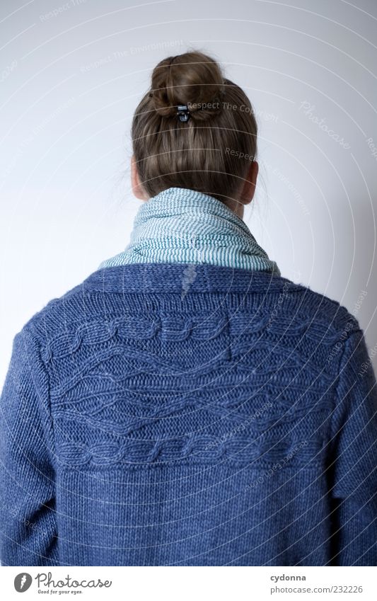 Back Lifestyle elegant Stil Haare & Frisuren Mensch Bekleidung Pullover Schal ästhetisch Einsamkeit einzigartig Gefühle geheimnisvoll Identität Leben Neugier