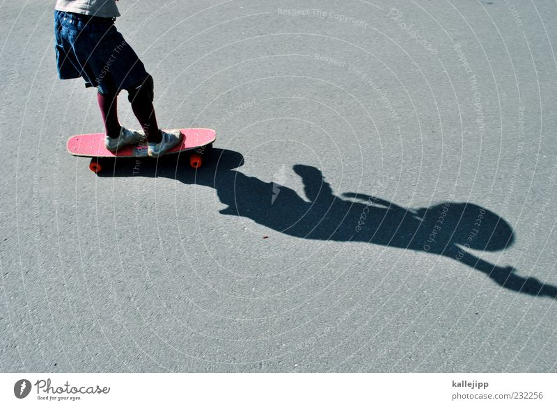 brettspiel Lifestyle Stil Freude Freizeit & Hobby Mädchen 1 Mensch Bewegung fahren Skateboard Gleichgewicht rollen Straße Schutzbekleidung üben Sport-Training