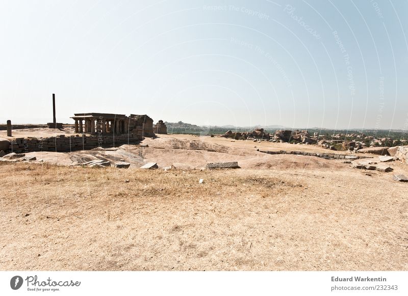 Tempelberg Ferien & Urlaub & Reisen Religion & Glaube Vergangenheit Indien Hampi blau braun Stein Felsen Farbfoto Außenaufnahme Menschenleer Textfreiraum oben