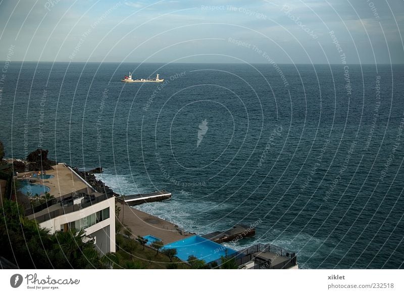 Meer blau Küste Strand Wellen schäumen Häuser Hotel Tourismus Portugal Madeira Sand Palme Schwimmbad Ferien & Urlaub & Reisen Freizeitreisen ""Ruhe