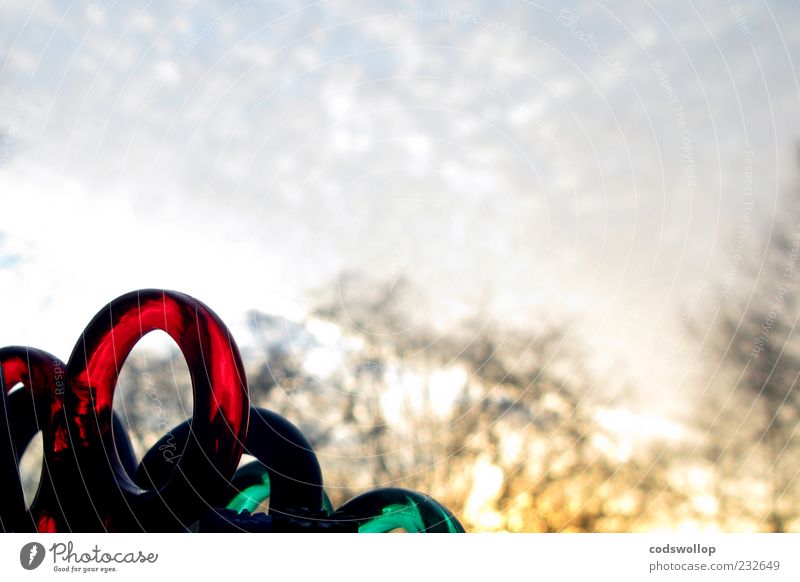 sky scissors Himmel Schere Kunststoff außergewöhnlich grün rot Farbfoto Innenaufnahme Menschenleer Textfreiraum rechts Textfreiraum oben Schatten Kontrast