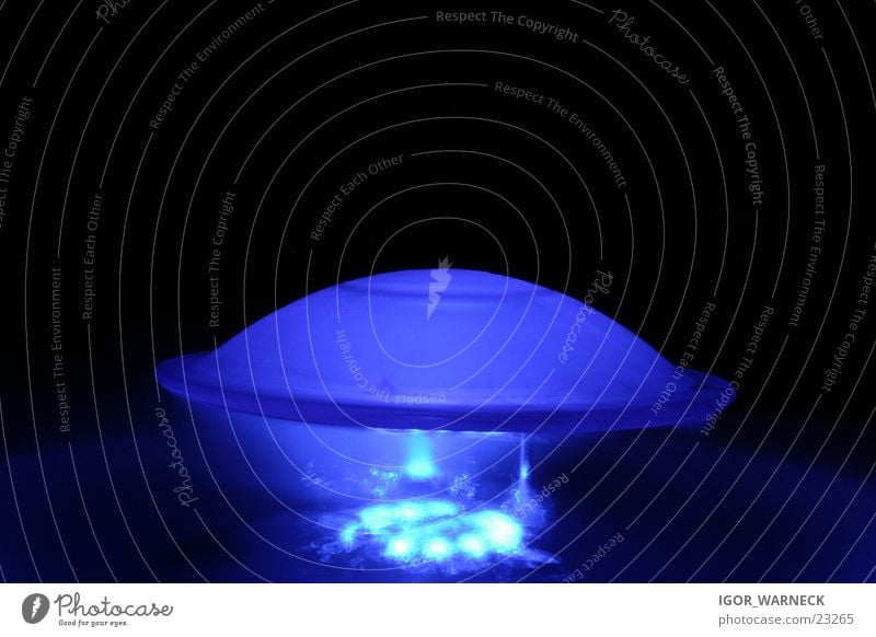 Abflug - Flug 777 Licht Lampe Nebel Langzeitbelichtung blau Wasser