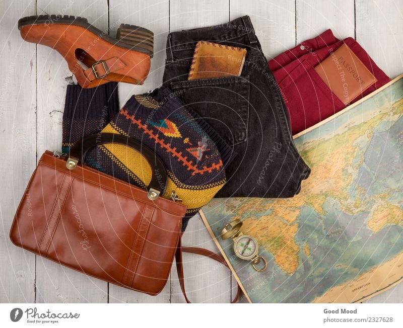 Tasche, Schuh, Jeans, Pullover, Karte, Pass, Kompass, Kompass Lifestyle Freizeit & Hobby Ferien & Urlaub & Reisen Tourismus Ausflug Expedition Tisch Erde Straße