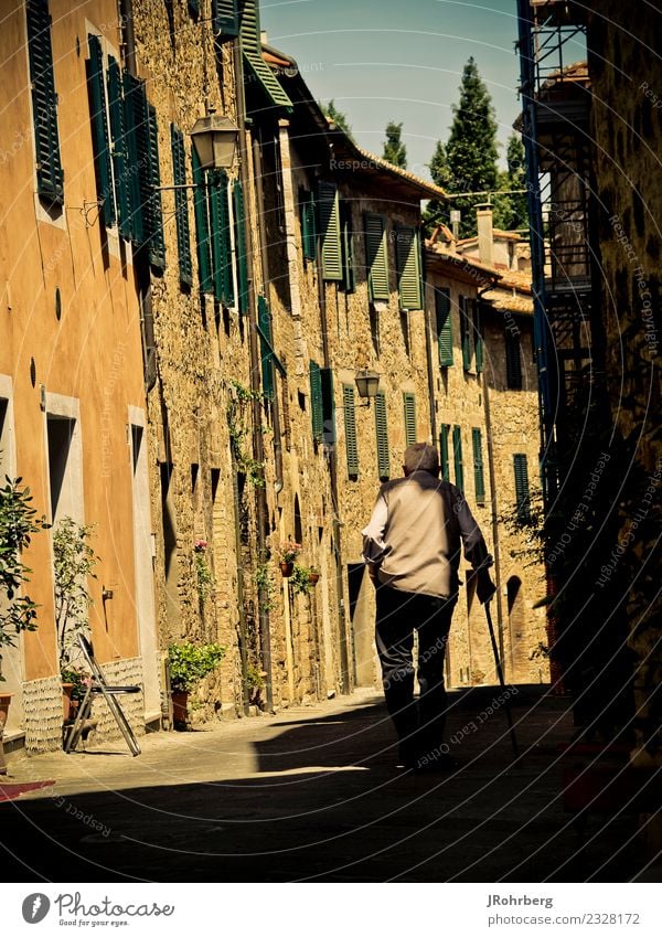 Altstadt mit Einwohner Freude Glück Gesundheit Ferien & Urlaub & Reisen Tourismus Sommer maskulin Männlicher Senior Mann Großvater Familie & Verwandtschaft