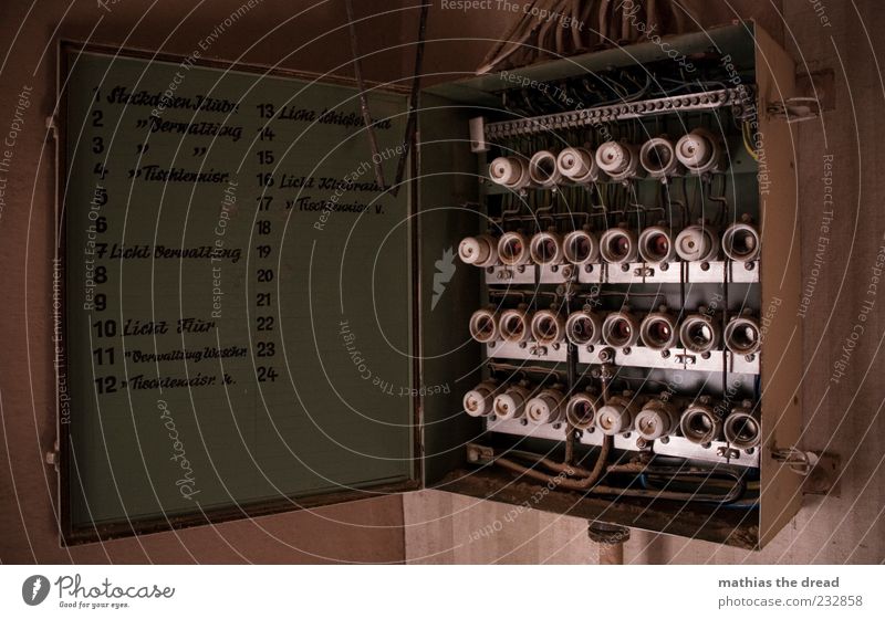 SICHERUNG LOCKER? Technik & Technologie Wissenschaften Fortschritt Zukunft Energiewirtschaft Energiekrise Menschenleer Haus Industrieanlage Fabrik Ruine