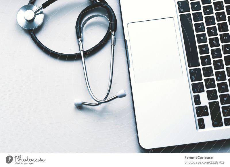 Doctor's stethoscope and laptop on table Arbeit & Erwerbstätigkeit Beruf Arzt kompetent Stethoskop Notebook Tischplatte Medikament Krankenhaus Sprechstunde