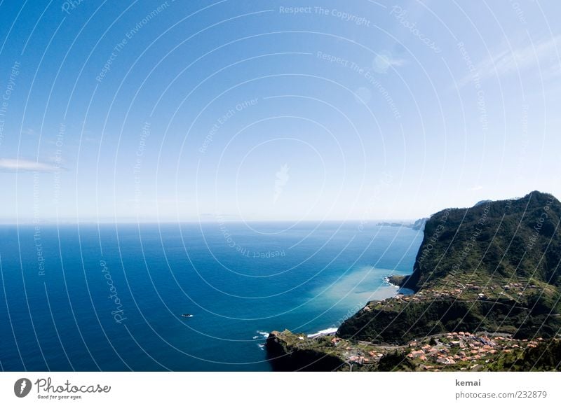 Adlerfelsen Ferne Meer Umwelt Natur Landschaft Wasser Himmel Horizont Sonne Sonnenlicht Klima Schönes Wetter Pflanze Hügel Felsen Berge u. Gebirge Küste