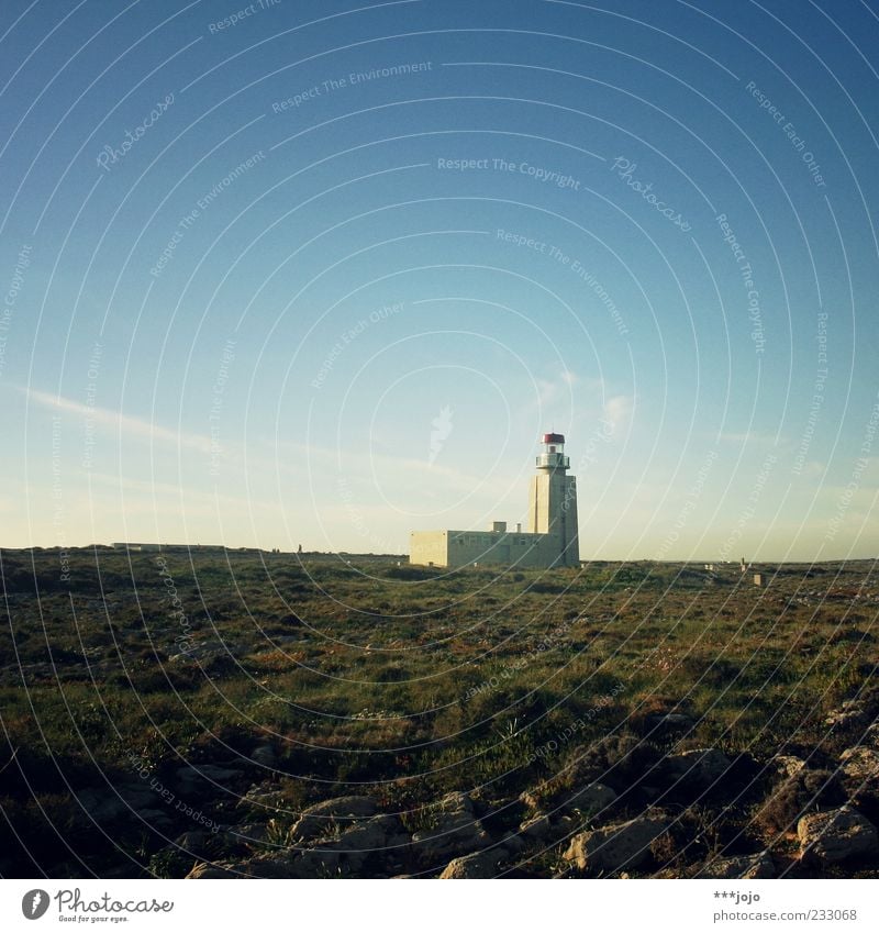 to the lighthouse. Sagres Ferien & Urlaub & Reisen Algarve Portugal Leuchtturm karg Meer Felsen Stein Heide Gebäude Himmel leuchten Architektur Denkmal Atlantik