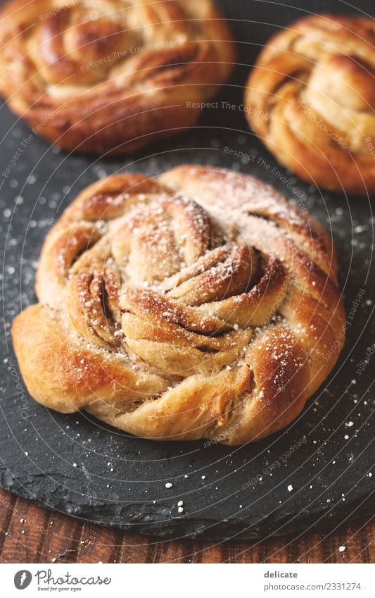 Zimtschnecke VII Lebensmittel Getreide Teigwaren Backwaren Croissant Kuchen Süßwaren backen Bäckerei Schiefer Ernährung Essen Frühstück Kaffeetrinken Abendessen