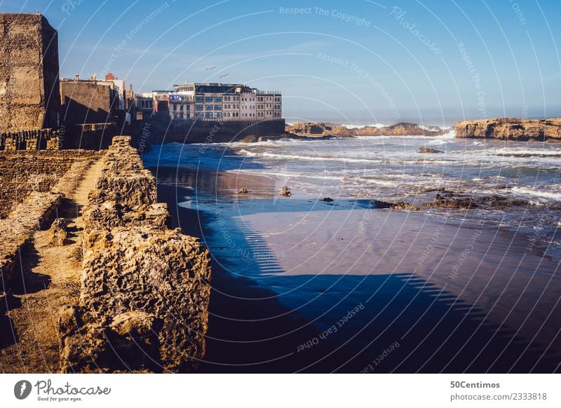 Aussenmauer der Hafenstadt Essaouira, Marokko Außenaufnahme Wasser blau Tourismus Farbfoto Menschenleer Himmel Stadt Meer Küste Altstadt Dämmerung