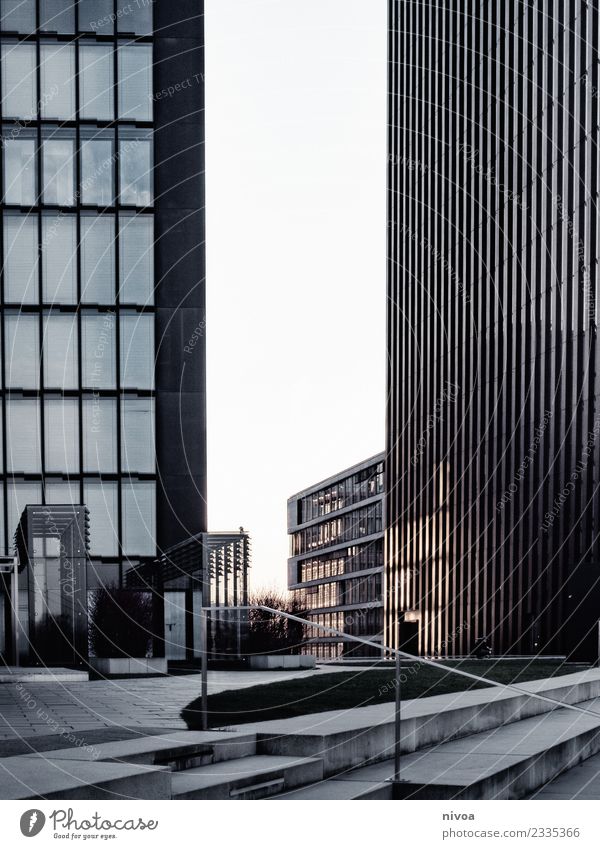 Blick durch zwei Hochhäuser am Düsseldorfer Medienhafen Ferien & Urlaub & Reisen Beruf Medienbranche Architektur Neue Medien Himmel Winter Klima Klimawandel