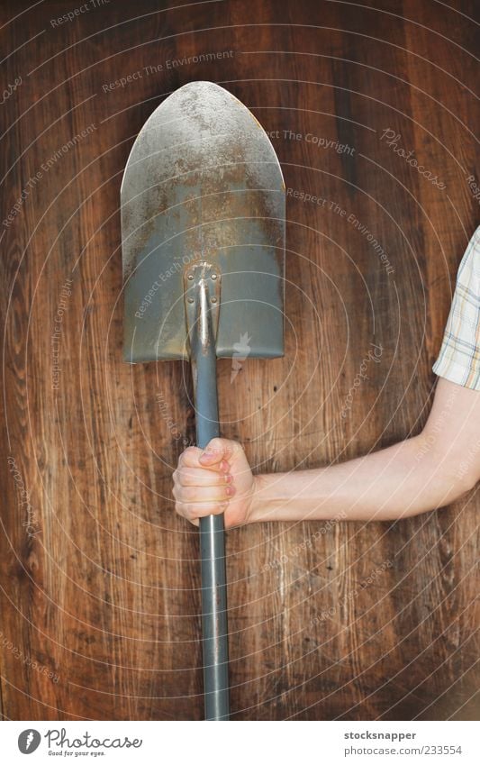 Schaufel Schürfen abgenutzt alt Gartenarbeit Werkzeug schaufeln Spaten greifen Finger Hand Objektfotografie