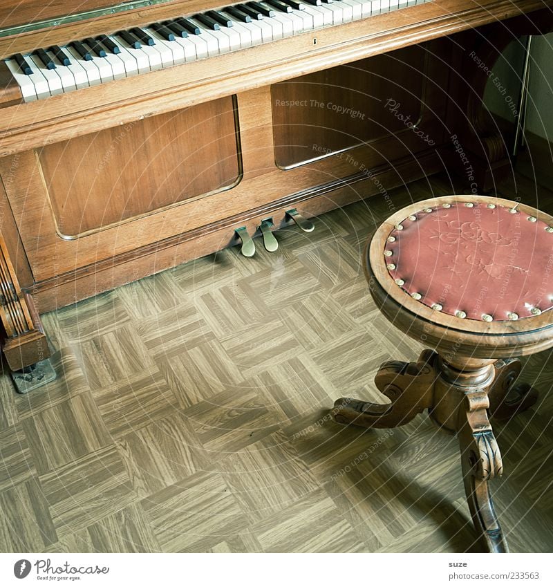 Eckes Edelkirsch Freizeit & Hobby Häusliches Leben Wohnung Musik Klavier Holz alt braun Vergangenheit Hocker Linoleum Bodenbelag Klaviatur Klang Klavierschemel