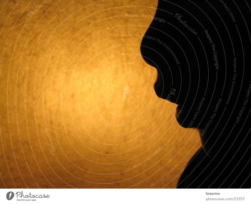 Lampenkind Kind Nahaufnahme gelb Gegenlicht Silhouette Physik Gesicht Papierlampe Wärme