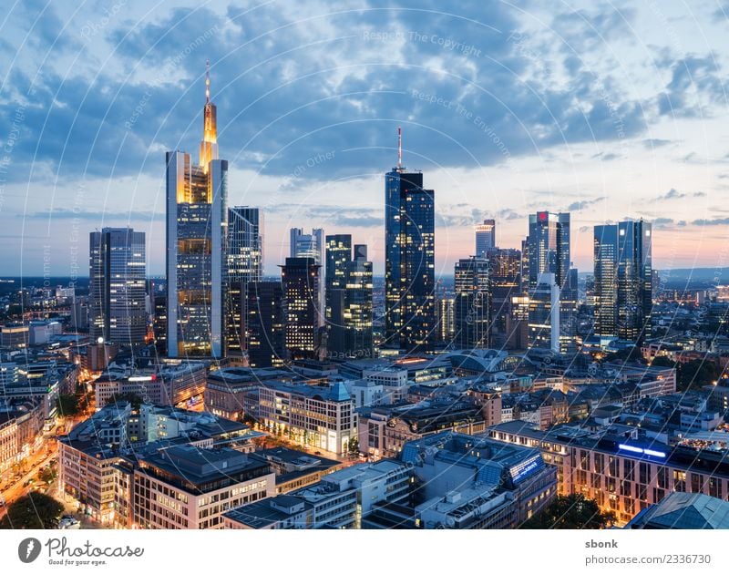 Abend in Mainhattan Büro Business Frankfurt am Main Stadt Stadtzentrum Skyline Hochhaus Bauwerk Gebäude Architektur Ferien & Urlaub & Reisen Großstadt Cityscape