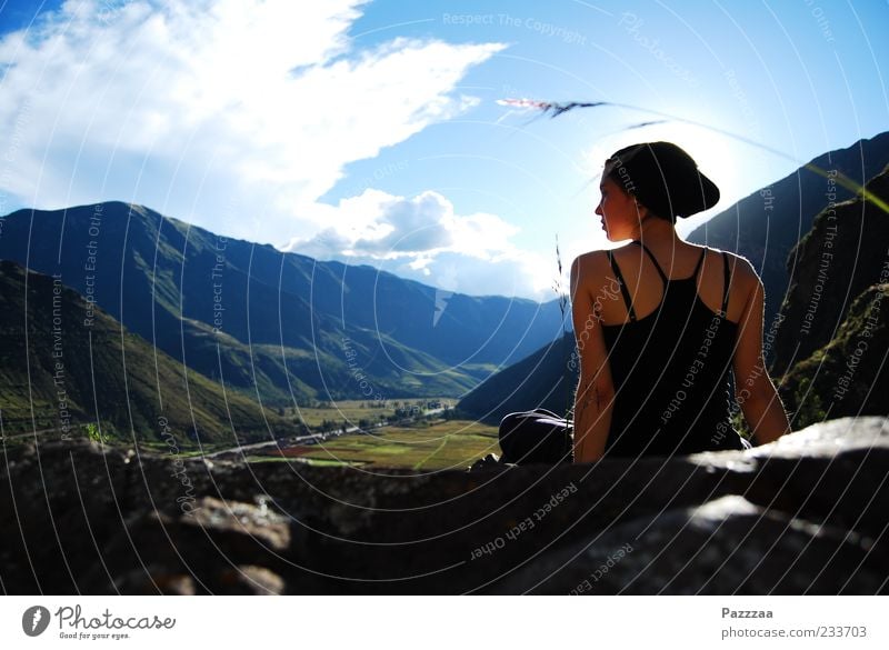 Fanden schon die Inkas gut. Ferien & Urlaub & Reisen Ausflug Ferne Freiheit Sommer Sonne Sonnenbad Berge u. Gebirge feminin Junge Frau Jugendliche 1 Mensch