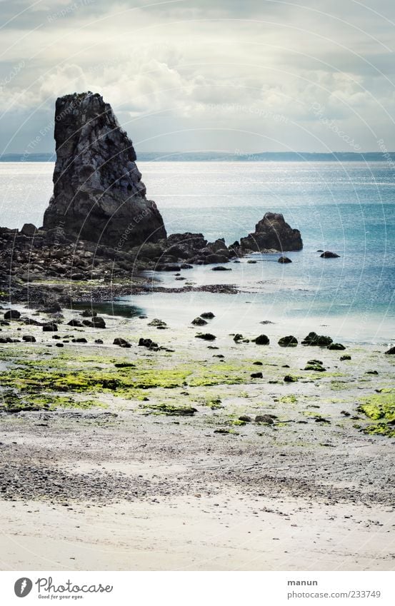 Finis Terrae Ferne Sommer Natur Landschaft Urelemente Sand Luft Wasser Himmel Wolken Moos Felsen Küste Strand Bucht Riff Meer Bretagne authentisch fantastisch