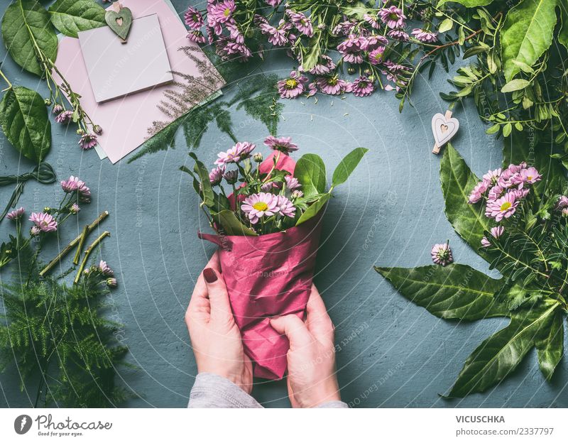 Blumenstrauß verpacken, Schritt für Schritt 2 kaufen Stil Design Häusliches Leben Veranstaltung Feste & Feiern Arbeit & Erwerbstätigkeit Mensch feminin Frau