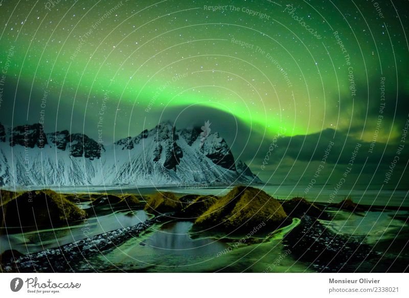 Nordlichter über Vestrahorn, Island Ferien & Urlaub & Reisen Abenteuer Berge u. Gebirge Umwelt Natur Landschaft Wolken Gipfel Schneebedeckte Gipfel Küste grün