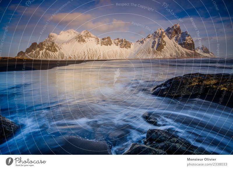 Vestrahorn, Island Landschaft Berge u. Gebirge Gipfel Schneebedeckte Gipfel Meer Ferien & Urlaub & Reisen Stokksness Langzeitbelichtung Wellen Küste