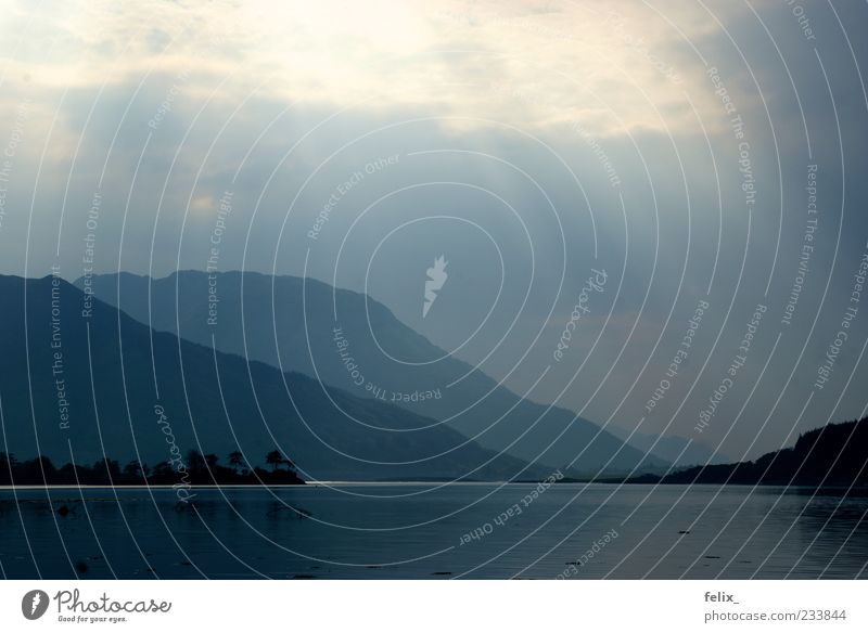 Loch Leven Landschaft Wasser Wolken schlechtes Wetter Seeufer dunkel groß blau schwarz Stimmung Natur Umwelt Schottland Farbfoto Außenaufnahme Menschenleer Tag