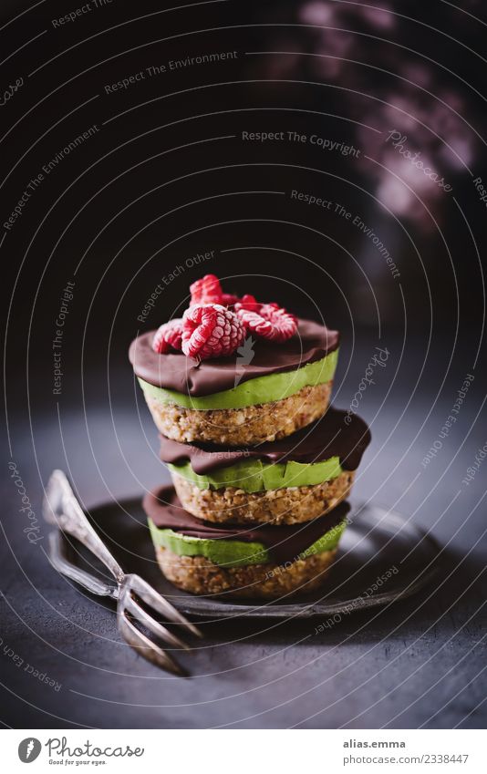 Vegane Avocado-Törtchen Lebensmittel Kuchen Schokolade Ernährung Essen Vegetarische Ernährung Gesundheit Gesunde Ernährung dunkel trendy lecker tart