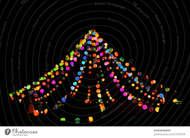 festzelt Feste & Feiern Jahrmarkt Kugel Linie leuchten schön Kitsch mehrfarbig Außenaufnahme Nacht Licht Kontrast Reflexion & Spiegelung Lichterscheinung