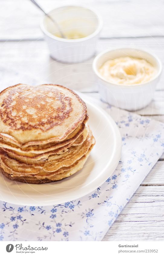 Guten Morgen! Ernährung Frühstück Teller Schalen & Schüsseln lecker süß Pfannkuchen Apfelkompott Frühstückstisch Crêpe Foodfotografie Farbfoto Innenaufnahme