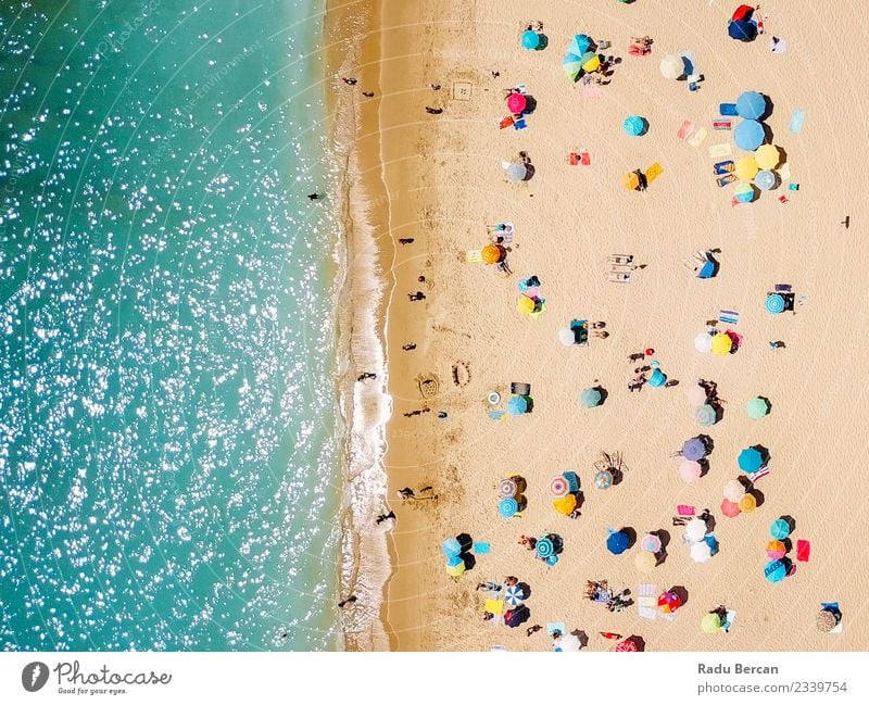 Luftaufnahme von fliegenden Drohnen der Menschenmenge Lifestyle Wellness Erholung Schwimmen & Baden Ferien & Urlaub & Reisen Abenteuer Freiheit Sommer