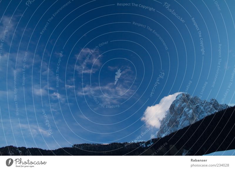 Langkofel (Gröden) Umwelt Natur Landschaft Himmel Wolken Wetter alt Bekanntheit Alpen Dolomiten Südtirol Stein Wald groß Ferne kalt blau Polarisation Baum