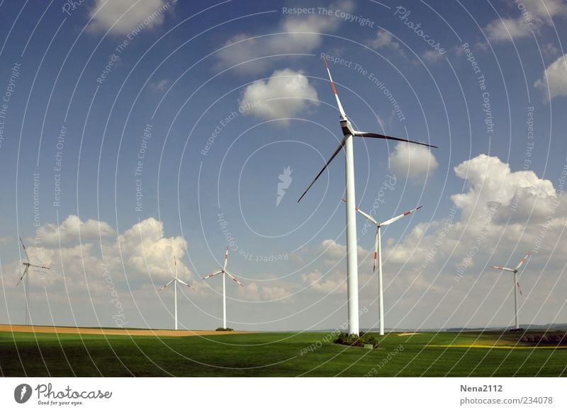 Windkraft Luft Himmel Wolken Sonnenlicht Frühling Sommer Klima Klimawandel Wetter Schönes Wetter Wiese Feld blau Windkraftanlage Umweltschutz umweltfreundlich