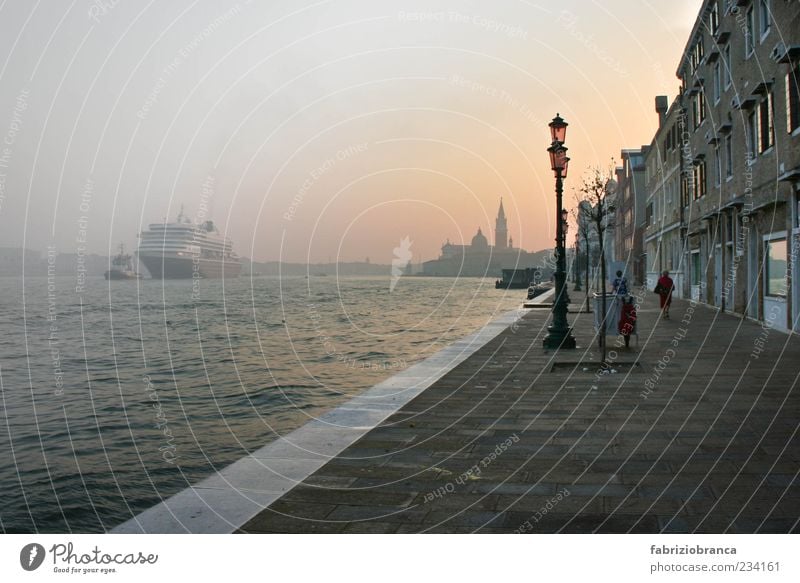 Venezia Stadt Hafenstadt grau Romantik italienisch venezia Italien Venedig Trinkwasser Gedeckte Farben Außenaufnahme Morgen Morgendämmerung Licht Sonnenaufgang