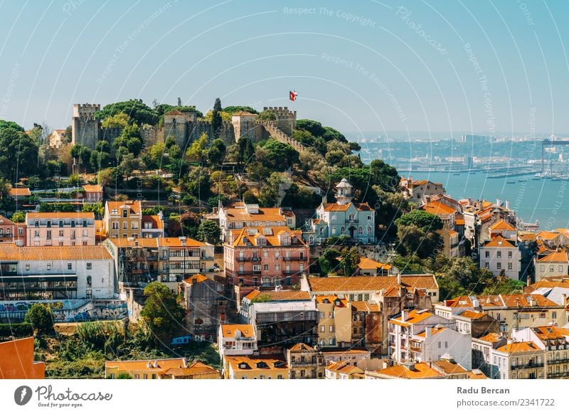 Panoramablick auf das Schloss von Sao Jorge in Portugal Ferien & Urlaub & Reisen Tourismus Sightseeing Städtereise Expedition Sommer Haus Architektur Umwelt