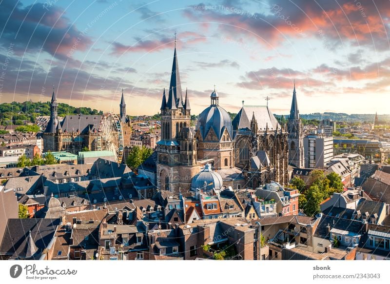 Kaiserstadt Aachen Stadt Skyline Dom Ferien & Urlaub & Reisen aken aix-la-chapelle Deutschland Großstadt town architecture cityscape Dom zu Aachen Church