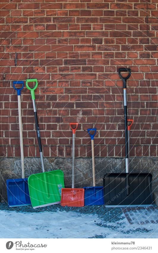 Winterfreuden sportlich Freizeit & Hobby Häusliches Leben Fitness Sport-Training Gartenarbeit Mittelstand Werkzeug Schaufel Klima Klimawandel Eis Frost Schnee