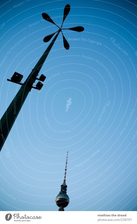 NOCH EIN BERLINER Hauptstadt Skyline Menschenleer Bauwerk Gebäude Architektur Antenne Sehenswürdigkeit Wahrzeichen Denkmal Berliner Fernsehturm dünn lang