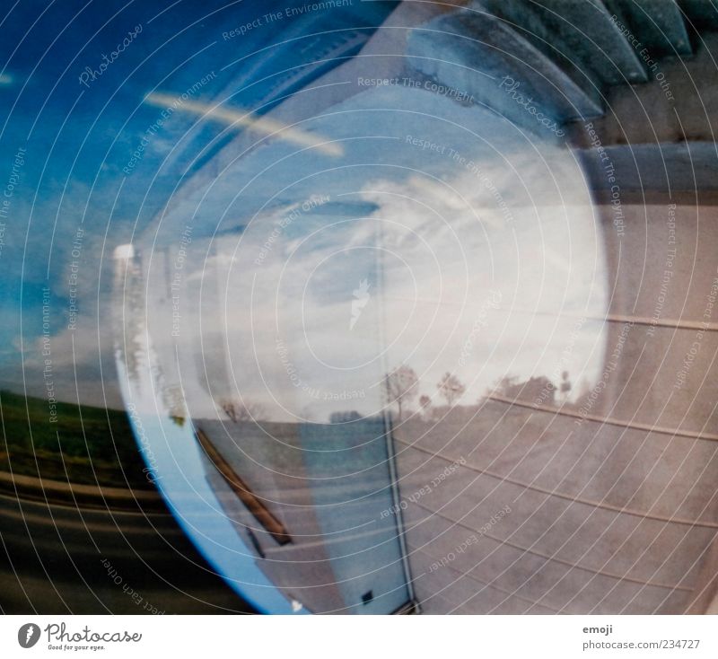 upside down Landschaft Himmel Treppe außergewöhnlich blau Doppelbelichtung analog Gegenteil Straße Rätsel ländlich Farbfoto Außenaufnahme Experiment Lomografie