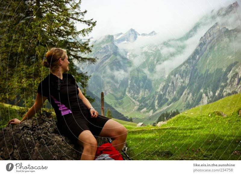 am wochenende wandern?! Erholung Ferien & Urlaub & Reisen Ausflug Ferne Freiheit Berge u. Gebirge Junge Frau Jugendliche Erwachsene 1 Mensch 18-30 Jahre Umwelt