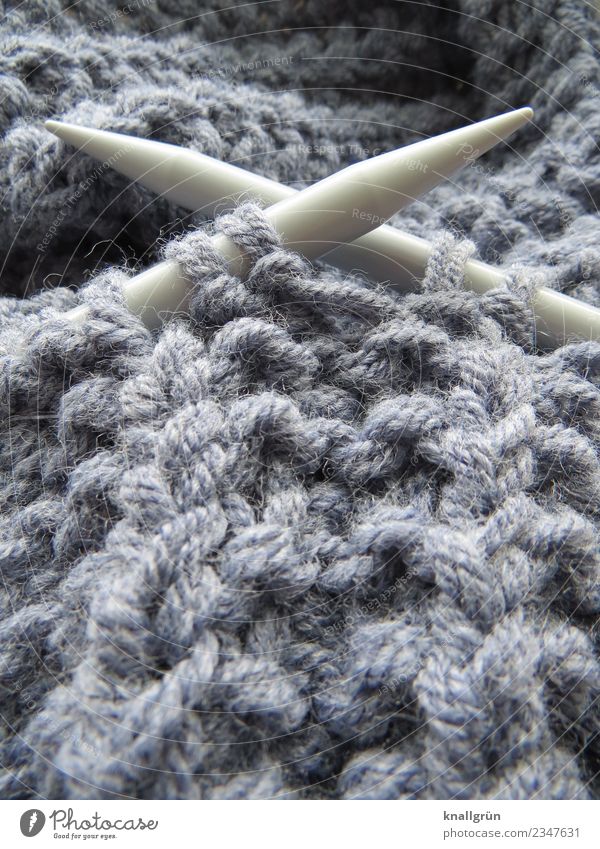 Kuschelig Mode Bekleidung Strickschal Accessoire Schal Stricknadel grau silber Freude Freizeit & Hobby Inspiration Kreativität stricken selbstgemacht Erholung