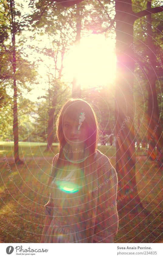 die grund angst und das neue gefühl. Lifestyle elegant Stil feminin Junge Frau Jugendliche 1 Mensch 18-30 Jahre Erwachsene Umwelt Natur Sonne Sonnenlicht