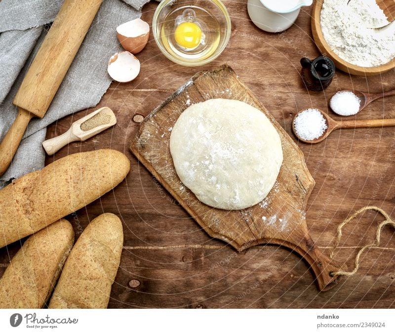 Hefeteig Lebensmittel Teigwaren Backwaren Brot Brötchen Schalen & Schüsseln Tisch Küche Holz frisch natürlich braun weiß Hintergrund Vorbereitung Zutaten