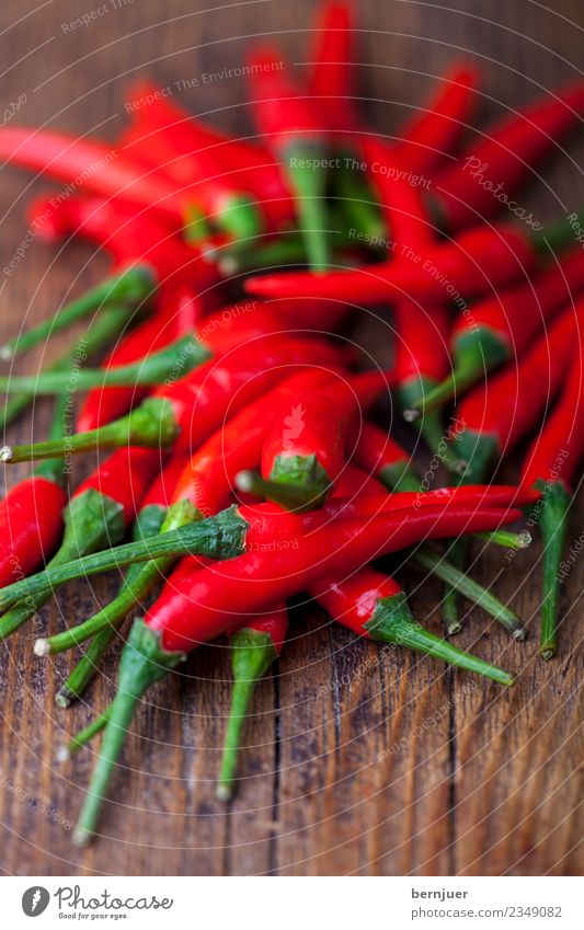 Chilis Lebensmittel Gemüse Kräuter & Gewürze Bioprodukte Vegetarische Ernährung Diät Asiatische Küche gut braun rot Wahrheit Haufen Scharfer Geschmack Holz