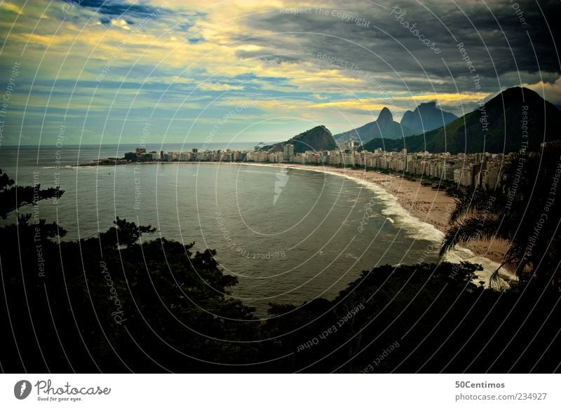 Copacabana in Rio de Janeiro Umwelt Landschaft Sand Wasser Himmel Wolken Gewitterwolken Horizont Klimawandel Pflanze Berge u. Gebirge Strand Bucht Meer