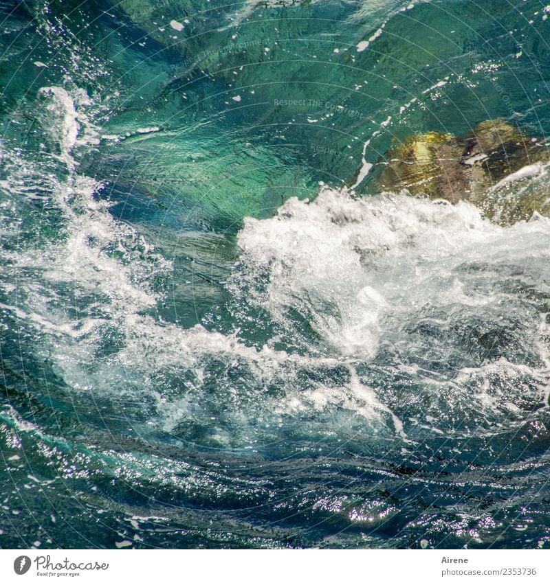 Schaumbad Ferien & Urlaub & Reisen Sommerurlaub Meer Wellen Wasser Sturm Riff bedrohlich maritim wild blau türkis weiß Bewegung chaotisch Kraft schäumen