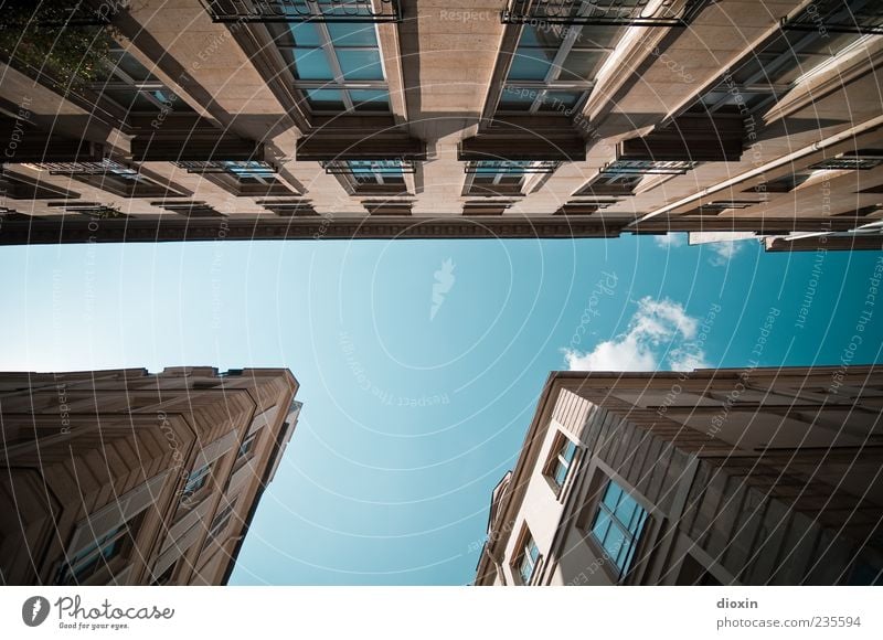 T-Time Himmel Wolken Schönes Wetter Paris Frankreich Europa Menschenleer Haus Bauwerk Gebäude Architektur Mauer Wand Fassade Fenster hoch himmelwärts Buchstaben