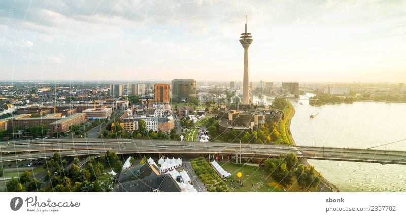 Düsseldorf Abendskyline Stadt Skyline Bauwerk Gebäude Architektur Ferien & Urlaub & Reisen Dusseldorf Großstadt harbour river urban transport public train