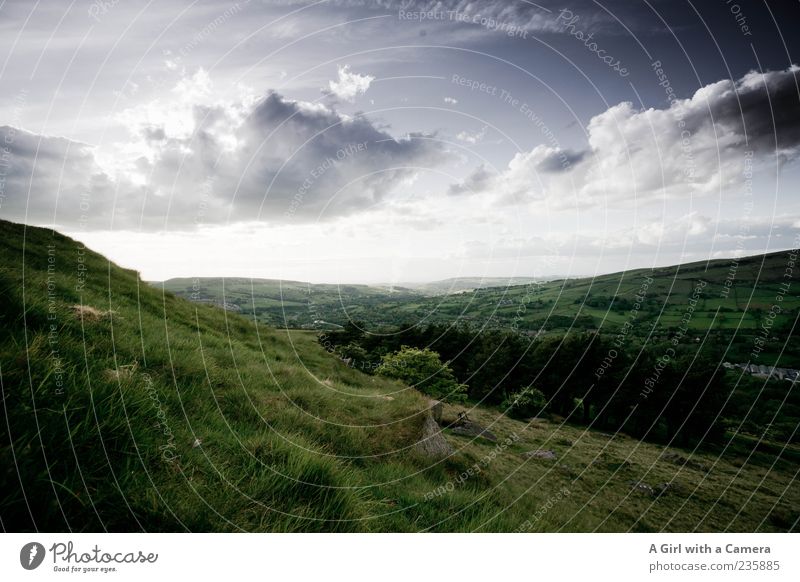 what lies beyond ..... Berge u. Gebirge Landschaft Himmel Wolken Gewitterwolken Frühling Sommer Wetter Unwetter Hügel außergewöhnlich grün wild schön England