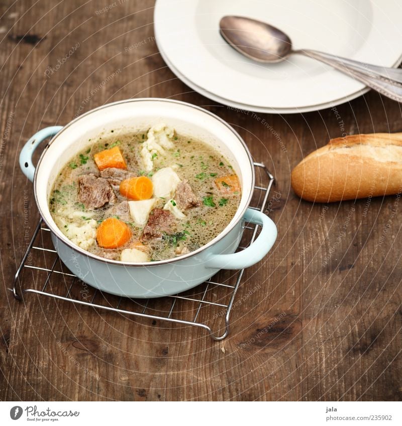 mittach! Lebensmittel Fleisch Gemüse Suppe Suppenteller Eintopf Ernährung Mittagessen Geschirr Teller Topf Löffel gut lecker Holztisch Farbfoto Innenaufnahme