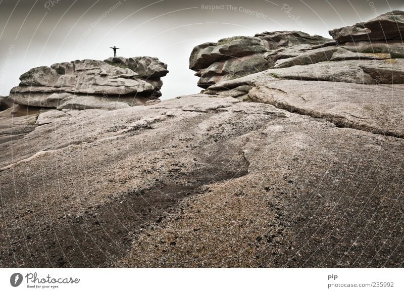 mein fels und meine festung Kindheit Arme 1 Mensch Natur Urelemente Himmel schlechtes Wetter Felsen Berge u. Gebirge fantastisch Ferne Freude Freiheit